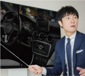 プレゼンをしている写真